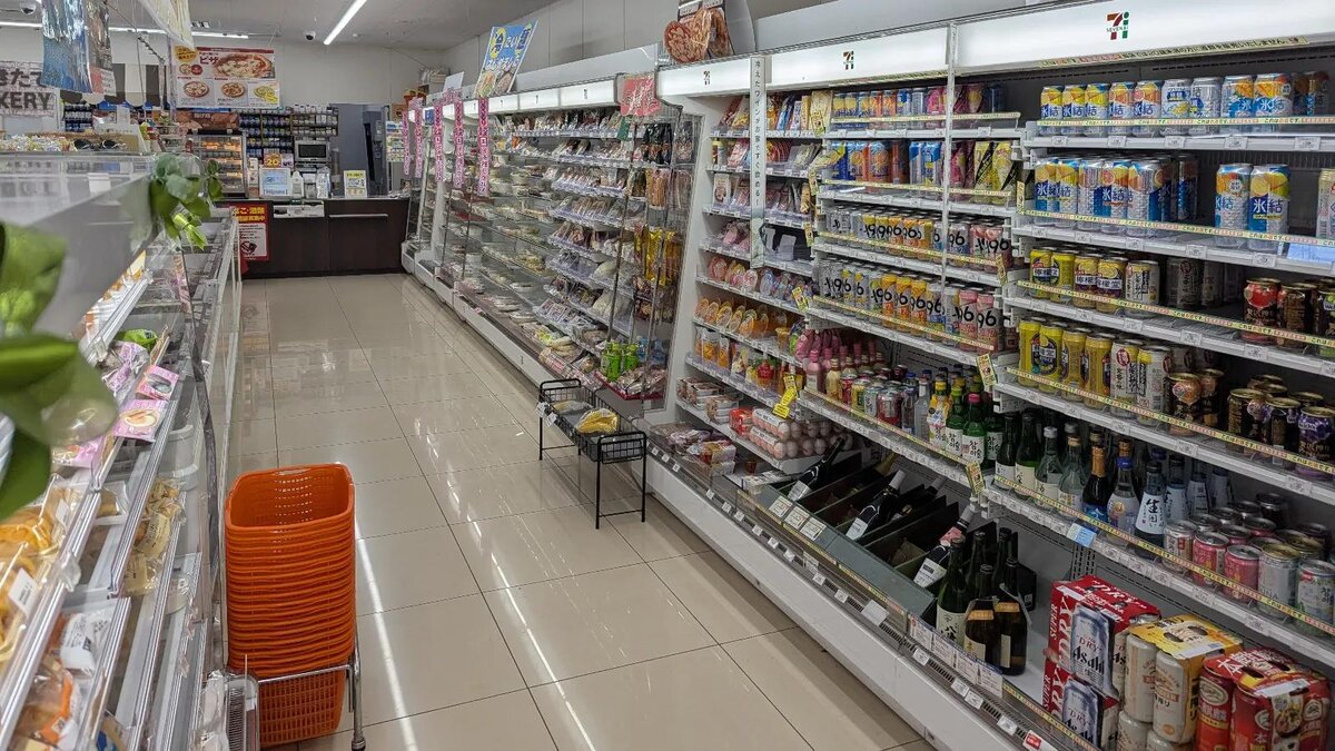Convenience store hot food display with proper lighting