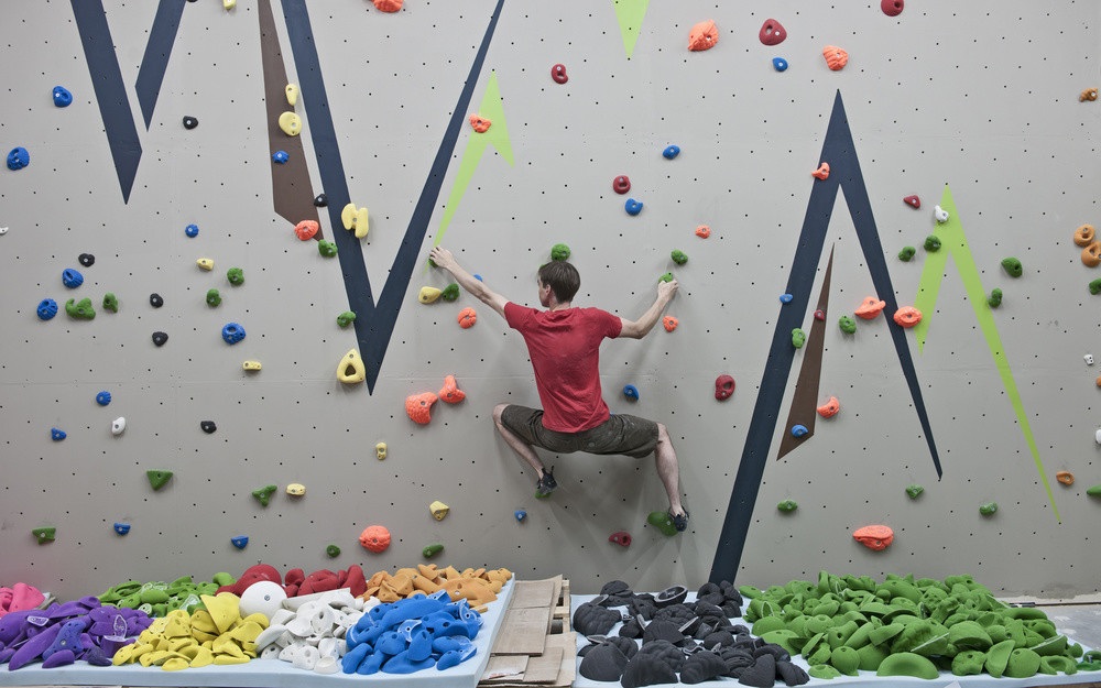 Indoor climbing wall LED lighting route