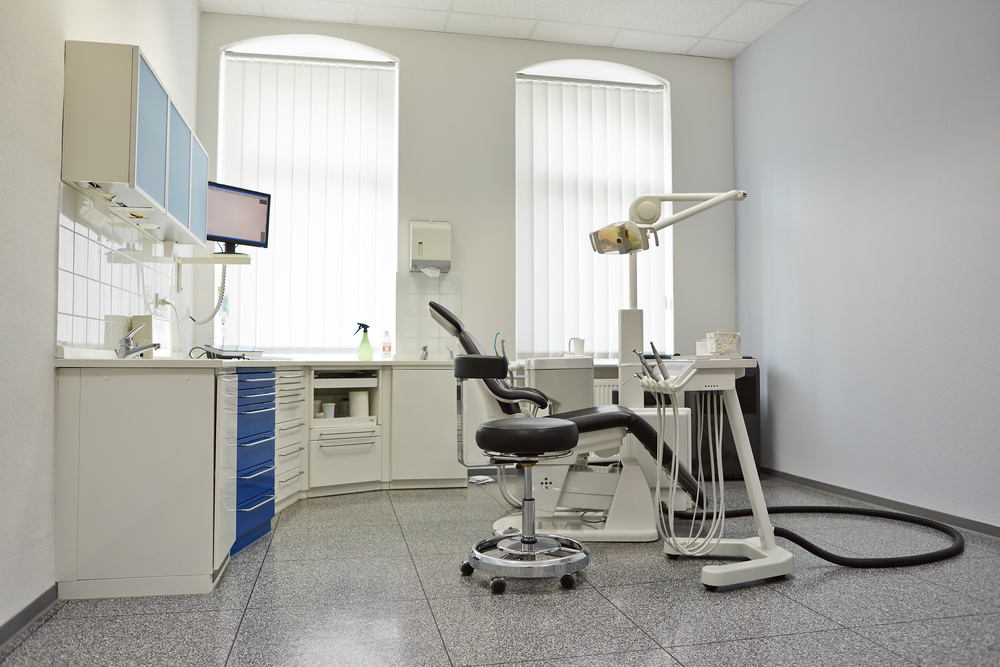 Dental treatment room with clinical lighting setup